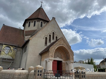 ガラス職人ルネ・ラリックが手掛けたステンドグラスの教会 みゅうパリ
